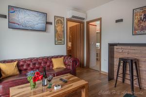 A seating area at Eger Castle Hill Premium Apartments