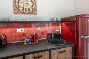 A kitchen or kitchenette at Eger Castle Hill Premium Apartments