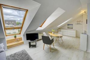 Kuchyň nebo kuchyňský kout v ubytování fewo1846 Strandresidenz Wassersleben - Strandmuschel - sonniges Studioapartment im Dachgeschoss