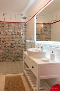 A bathroom at Eger Castle Hill Premium Apartments