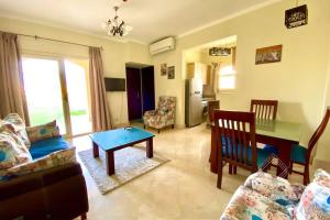 Posezení v ubytování Comfy apt by Sentido Marsa Alam
