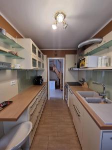 
Kuhinja oz. manjša kuhinja v nastanitvi Apartment and Rooms HISA SONCA
