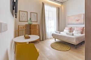 a bedroom with a bed and a table in a room at Tu casa en Herrera el viejo in Seville