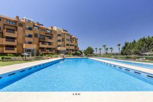 Bazén v ubytování Sotogrande Ribera del Marlin apartment nebo v jeho okolí