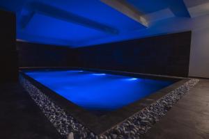 Bazén v ubytování The Village Boutique and SPA nebo v jeho okolí