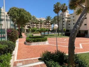 Tenis alebo squash v ubytovaní Montemar Terral Apartments alebo jeho okolí