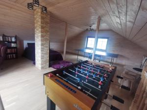 Herní místnost v ubytování Arturas Guest House
