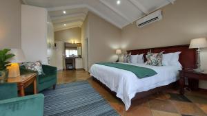 Säng eller sängar i ett rum på Matumi Golf Lodge