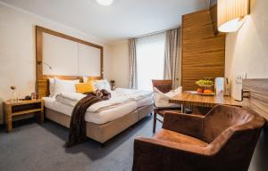 Uma cama ou camas num quarto em Scheffer's Hotel
