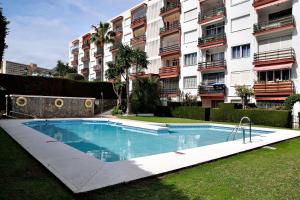 Bazén v ubytování Sol Montemar 10 by IVI Real Estate nebo v jeho okolí