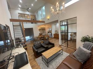 Ruang duduk di Antiques Inuyama -アンティークス犬山-
