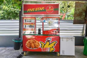 a fried chicken stand with a plate of food at Green Peace Sungai Lembing in Sungai Lembing