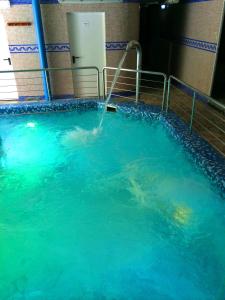 Bazén v ubytovaní Balneario Caldas de Luna alebo v jeho blízkosti