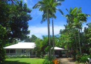 Gallery image of South Pacific Bed & Breakfast in Clifton Beach