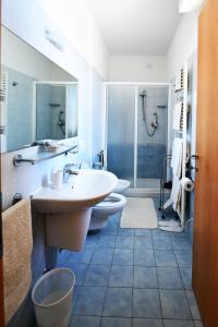 Koupelna v ubytování Residence Marlin + 21 fotografií