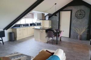 Kuchyň nebo kuchyňský kout v ubytování Vrijstaand / landelijk appartement met uitzicht!