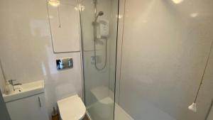 Ένα μπάνιο στο Kingsdown Holiday Park +22 φωτογραφίες