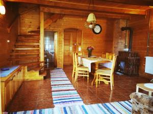 a dining room with a table and chairs in a cabin at Sikaszoi vizimalom in Sicasău