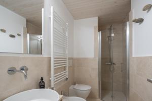 A bathroom at Fornace Loft with Dependance R&R
