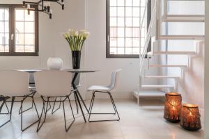 A seating area at Fornace Loft with Dependance R&R