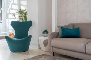 A seating area at Fornace Loft with Dependance R&R