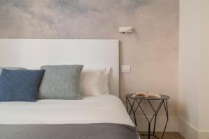 A bed or beds in a room at Fornace Loft with Dependance R&R