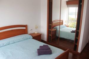 Llit o llits en una habitació de Apartamento en Miño con vistas a la Ría.