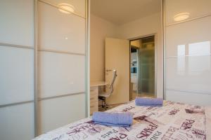 Posteľ alebo postele v izbe v ubytovaní Apartman LAURA