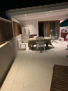 Posezení v ubytování Attico via della Pineta 5 minuti dal mare