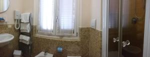 a bathroom with a shower and a sink at VILLA FLORA ARGENTARIO in Porto Santo Stefano