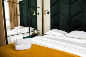Posteľ alebo postele v izbe v ubytovaní Emerald Room by Rentoom
