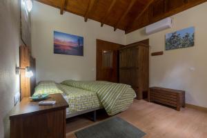 A bed or beds in a room at Casa Rural Ayacata
