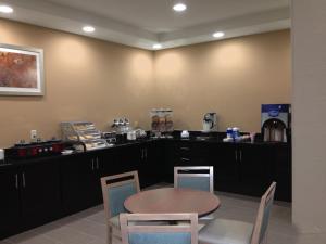 Gallery image of Quality Inn & Suites Victoria East in Victoria