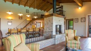 A seating area at IL CASALE DEL NONNO 8&2 Emma Villas