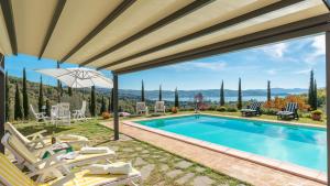 The swimming pool at or close to La Martinella 12, Emma Villas