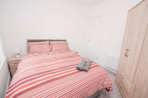 Florence Avenue, Apartment 2