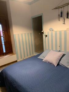A bed or beds in a room at Casa Alestelou