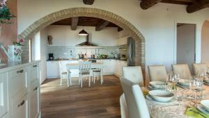 Posedenie v ubytovaní La Vecchia Fonte 15, Emma Villas