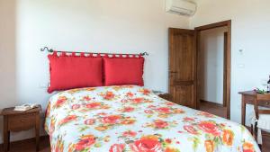 Posteľ alebo postele v izbe v ubytovaní La Vecchia Fonte 15, Emma Villas