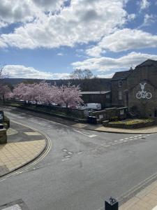 an empty street withakura trees in front of a building at Talbot House Bed & Breakfast and Tearoom in Pateley Bridge