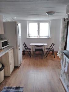 Η κουζίνα ή μικρή κουζίνα στο Rustykalny Apartament