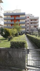 リド・アドリアーノにあるTeresa Apartments Per il Check in Agenzia Viale Francesco Petrarca 391 lido Adriano Raのギャラリーの写真