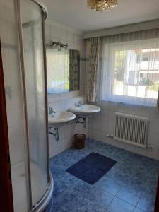 Koupelna v ubytování Grünwald Chalet + 11 fotografií