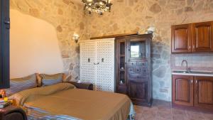 A bed or beds in a room at PODERE TORRICELLA 16, Emma Villas