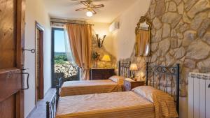 A bed or beds in a room at PODERE TORRICELLA 16, Emma Villas