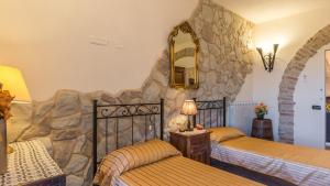 A bed or beds in a room at PODERE TORRICELLA 16, Emma Villas