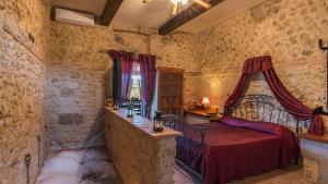 A bed or beds in a room at PODERE TORRICELLA 16, Emma Villas