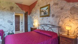 A bed or beds in a room at PODERE TORRICELLA 16, Emma Villas