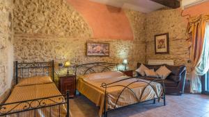 A bed or beds in a room at PODERE TORRICELLA 16, Emma Villas