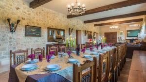 A restaurant or other place to eat at PODERE TORRICELLA 16, Emma Villas